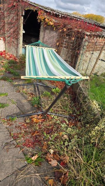 Hangmat en standaard beschikbaar voor biedingen