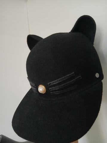 Karl lagerfeld pet met kattenoortjes 100% wol beschikbaar voor biedingen