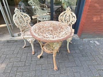 Oude victoriaanse gietijzere bistroset  beschikbaar voor biedingen