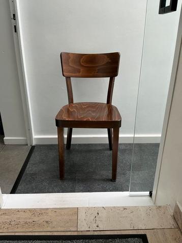 4 comfortabele houten caféstoelen beschikbaar voor biedingen