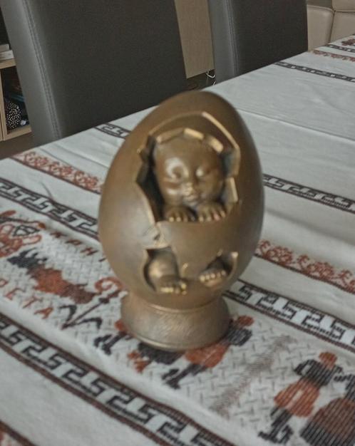Bronzen Ei Met Baby Hoogte 17 CM X B12 CM,2,200kg gewicht, Antiek en Kunst, Antiek | Brons en Koper, Brons, Ophalen of Verzenden