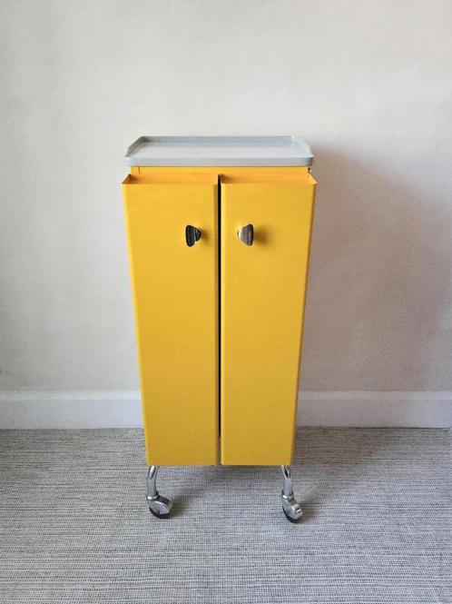 Prachtige metalen vintage medische kast - op wielen, Verzamelen, Retro, Huis en Inrichting, Ophalen of Verzenden
