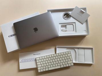 MacBook Air M1 (16 Go RAM, 256 Go SSD) + Magic Keyboard, 256 GB, 13 pouces, Comme neuf, Azerty