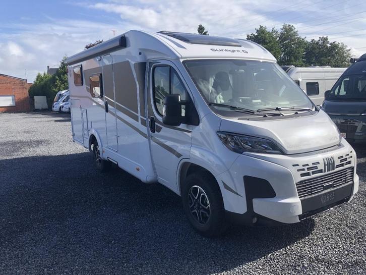 Sunlight V67S  8 traps automaat model 2026, Caravans en Kamperen, Mobilhomes, Bedrijf, tot en met 4, Half-integraal, Sunlight