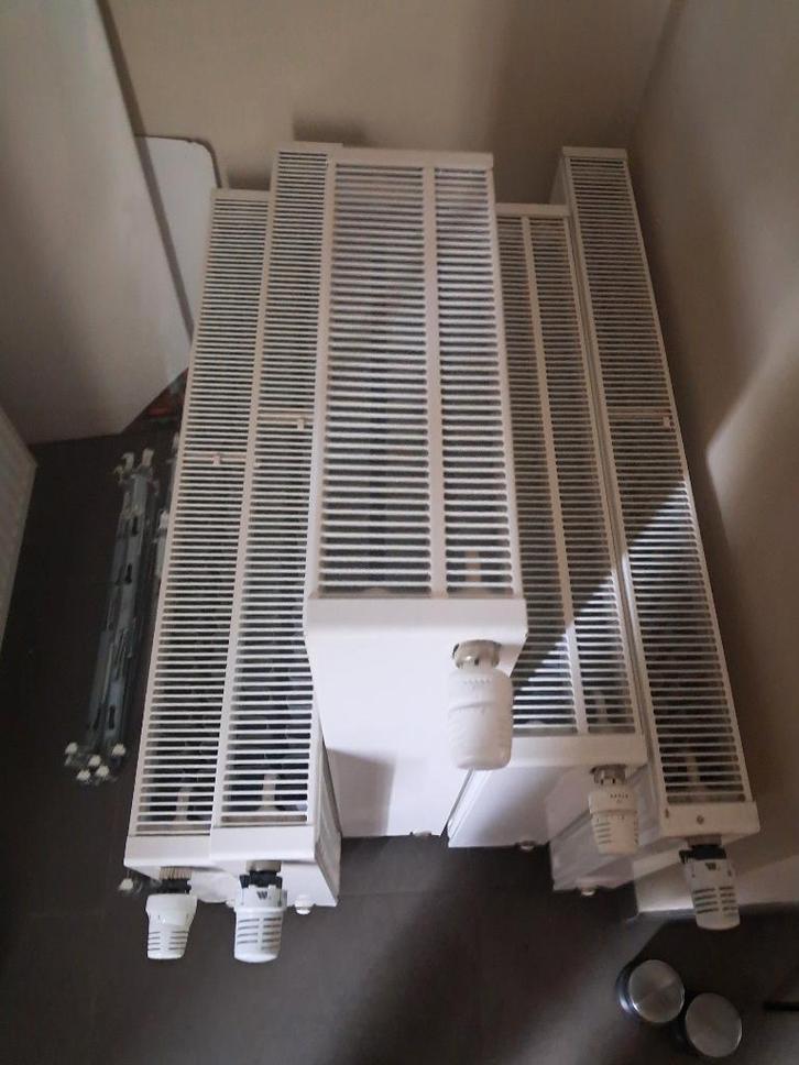 Radiateurs avec fixation, vanne thermostatique, Services & Professionnels, Plombiers & Installateurs