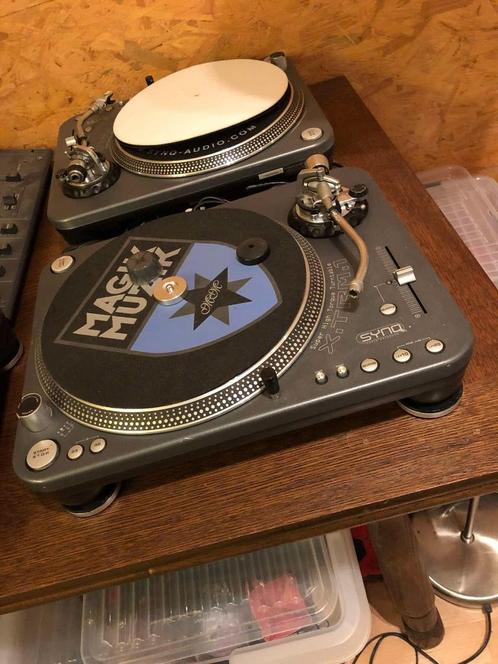 2 platendraaiers Synq - xtrm1, Muziek en Instrumenten, Dj-sets en Draaitafels, Zo goed als nieuw, Ophalen