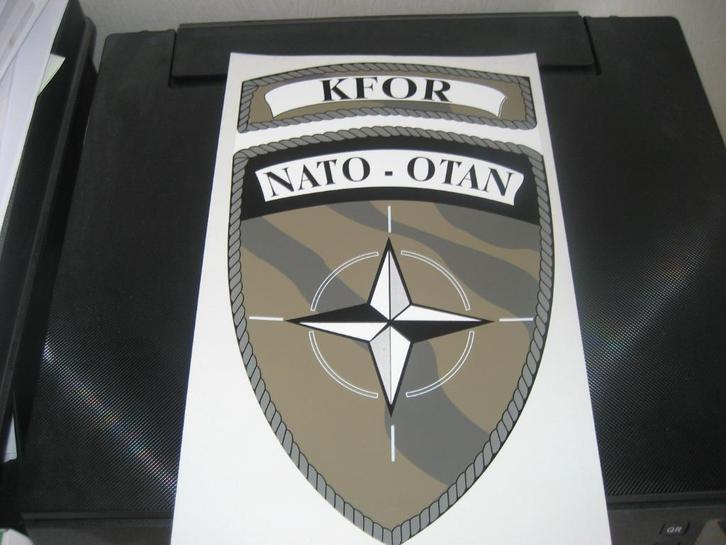 Sticker KFOR missies, Verzamelen, Militaria | Algemeen, Landmacht, Embleem of Badge, Ophalen of Verzenden