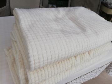 Als nieuw 3 grote beige fleece dekens voor 25€ 