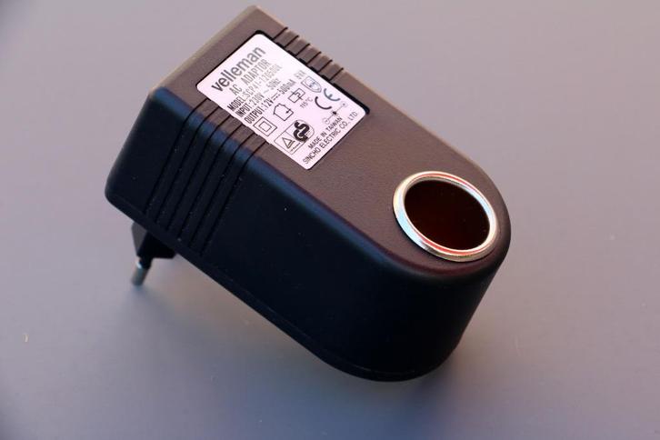 Adaptateur transformateur 230V - 12V allume-cigare Velleman, Caravans en Kamperen, Kampeeraccessoires, Zo goed als nieuw, Ophalen of Verzenden