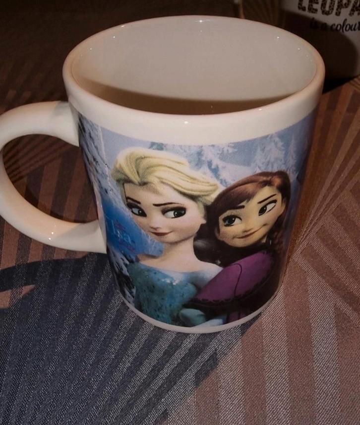 1 splinternieuwe mok met te afbeelding van Frozen!

Kijk zek, Huis en Inrichting, Keuken | Servies, Nieuw, Kop(pen) en/of Schotel(s)