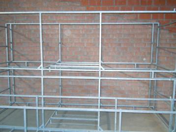 Opbergcontainers. beschikbaar voor biedingen