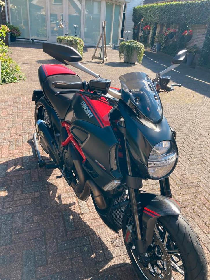 Te koop Ducati Diavel Red Carbon ABS, Motoren, Motoren | Ducati, Particulier, Sport, meer dan 35 kW, 2 cilinders, ABS, Sportuitlaat