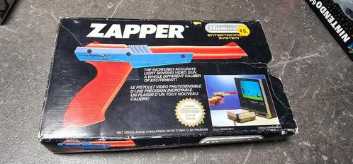 NES Zapper in een doos, Games en Spelcomputers, Games | Nintendo NES, Gebruikt, Ophalen of Verzenden