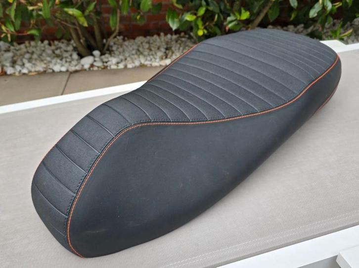 Selle Vespa GTS, GT et GTV/Supersport, Vélos & Vélomoteurs, Pièces de cyclomoteur | Scooters, Comme neuf, Vespa, Selle, Enlèvement ou Envoi