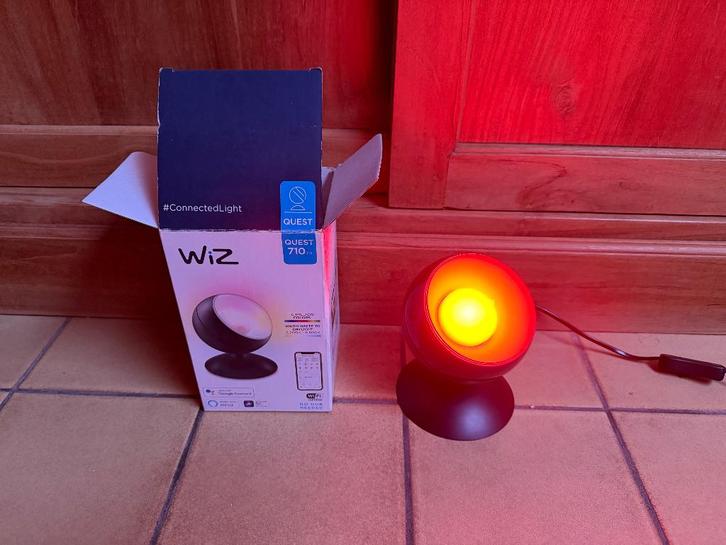 Ampoule intelligente Wiz Quest, Maison & Meubles, Lampes | Lampes de table, Comme neuf, Enlèvement