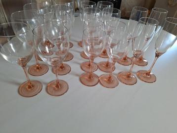 Vintage  glazen  beschikbaar voor biedingen