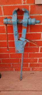 Etau sur pied, Enlèvement