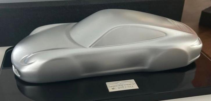 Porsche 911 Aluminium Sculptuur - PORSCHE DESIGN, Hobby en Vrije tijd, Modelauto's | Overige schalen, Zo goed als nieuw, Ophalen of Verzenden