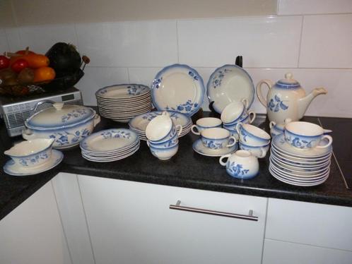Oud servies vintage sixties wit met blauwe bloemen 54 stuks, Huis en Inrichting, Keuken | Servies, Gebruikt, Ophalen of Verzenden