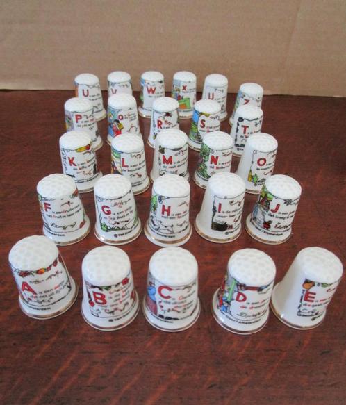 vingerhoedjes met alfabet, Verzamelen, Vingerhoedjes, Nieuw, Porselein, Ophalen of Verzenden