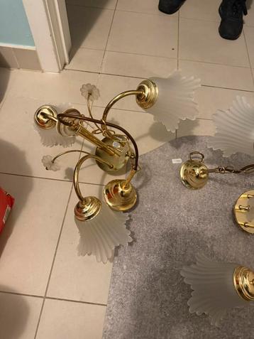 Antieke plafondlampen beschikbaar voor biedingen