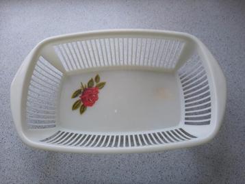 Vintage Moplen broodmand met rozenprint jaren 60 beschikbaar voor biedingen