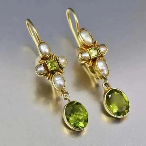 Vergulde oorbellen met groene steentjes en parels, Handtassen en Accessoires, Oorbellen, Nieuw, Hangers, Groen, Verzenden