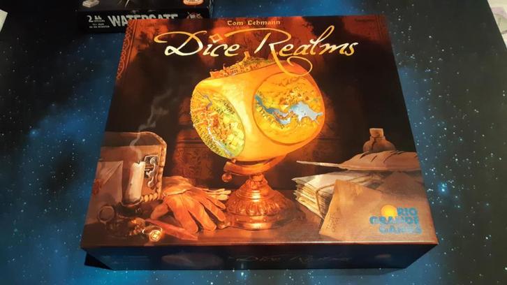 Dice Realms - 2-4 spelers - 1u - 60 €, Hobby en Vrije tijd, Gezelschapsspellen | Bordspellen, Nieuw, Een of twee spelers, Drie of vier spelers