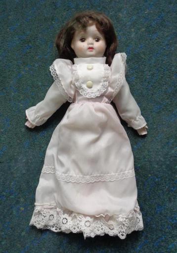 Porceleinen meisjes pop. Ca. 40 cm, Verzamelen, Poppen, Ophalen of Verzenden, Zo goed als nieuw, Pop
