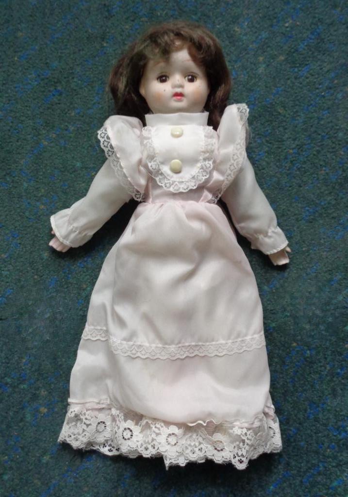 Porceleinen meisjes pop. Ca. 40 cm, Verzamelen, Poppen, Zo goed als nieuw, Pop, Ophalen of Verzenden