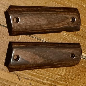 GP 35 FN, COLT 45 bordenset beschikbaar voor biedingen
