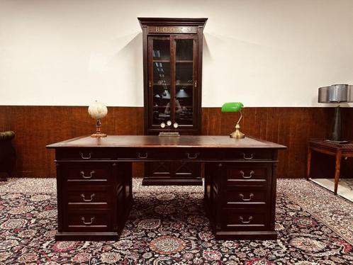 Klassiek Engels Chesterfield Bureau, Antiek en Kunst, Antiek | Kantoor en Zakelijk, Ophalen of Verzenden