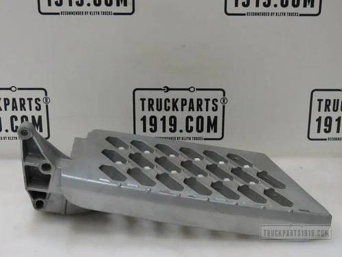 Volvo 82171603 |  Opstap Li., Auto-onderdelen, Vrachtwagen-onderdelen, Volvo, Carrosserie en Plaatwerk, Gebruikt, Ophalen