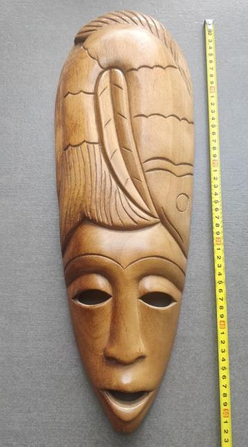 Afrikaans tribal masker beschikbaar voor biedingen