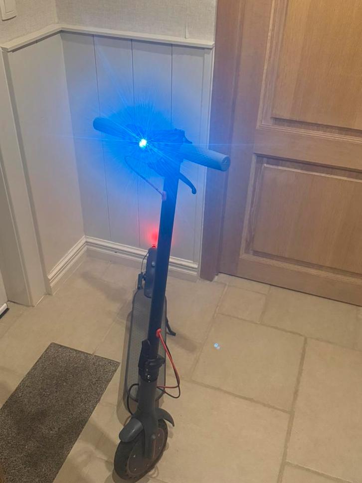 Kick&move elektrische step /e- scooter (incl. oplader), Vélos & Vélomoteurs, Trottinettes, Comme neuf, Step électrique (E-scooter)