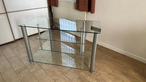 Moderne glazen TV-meubel met zilverkleurige poten, Huis en Inrichting, Kasten |Televisiemeubels, Zo goed als nieuw, Minder dan 100 cm