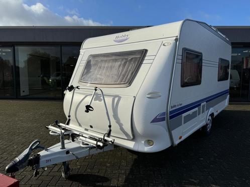 Hobby De Luxe 440 SF Dorema Voortent INCLUSIEF STALLING, Caravans en Kamperen, Caravans, Bedrijf, tot en met 4, Overige, Hobby