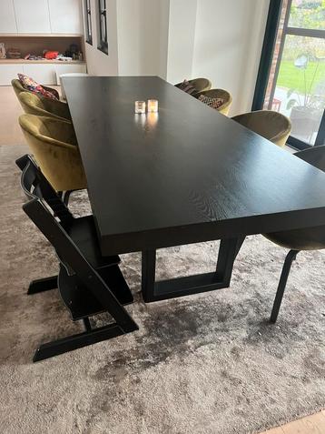 Massief eiken tafel beschikbaar voor biedingen