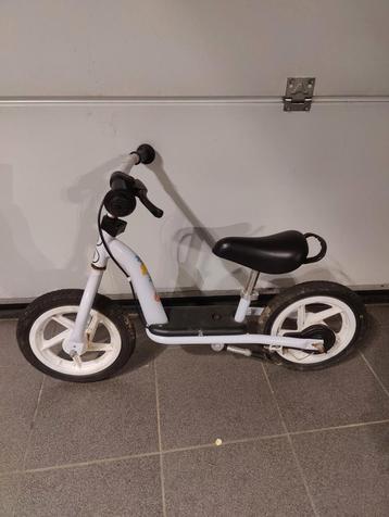 Wit loopfietsje (licht gewicht) beschikbaar voor biedingen