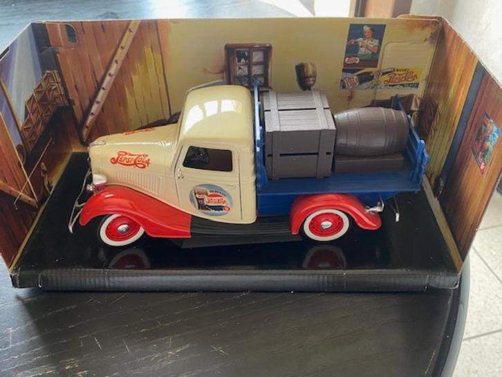 Solido 1:18 : Pepsi-Cola Ford platform Truck ( nr. 99052), Hobby en Vrije tijd, Modelauto's | 1:18, Solido, Ophalen of Verzenden