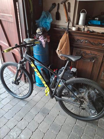 M T B Merk trek nieuw niet mee gereden  beschikbaar voor biedingen