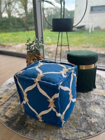 Poef 50 cm x 50 cm vierkant blauwe  beschikbaar voor biedingen