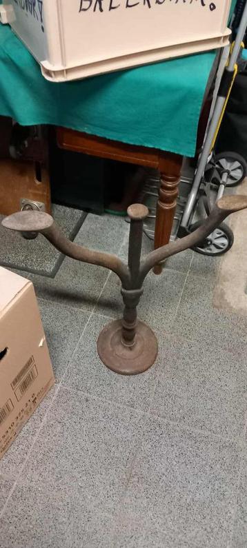 Schoenmakersaambeeld beschikbaar voor biedingen