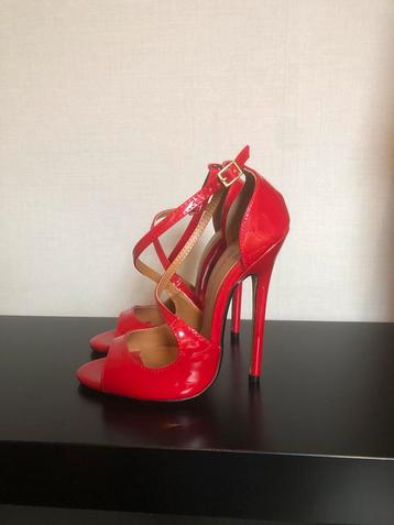 Sexy high heels beschikbaar voor biedingen