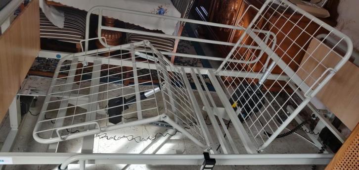 ZIEKENHUISBED MEDISCH DEMONTEERBAAR GEMOTORISEERD, Diversen, Verpleegmiddelen, Gebruikt, Ophalen