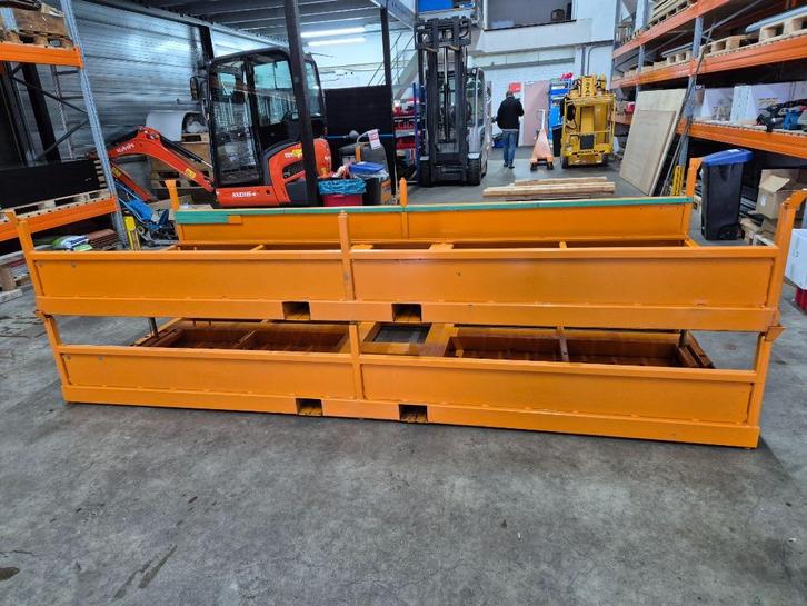 Grote stalen stapelbakken, Doe-het-zelf en Bouw, Overige Doe-Het-Zelf en Bouw, Zo goed als nieuw, Ophalen of Verzenden