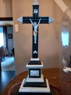 kruisbeeld met stolp, Antiek en Kunst, Antiek | Religieuze voorwerpen, Ophalen