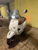Vespa primavera 50cc a klasse, Fietsen en Brommers, Scooters | Vespa, Ophalen, Zo goed als nieuw