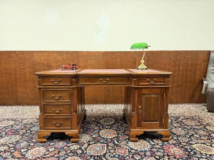 Nieuw! - Klassiek Engels Chesterfield Bureau Partnerdesk, Antiek en Kunst, Antiek | Kantoor en Zakelijk, Ophalen