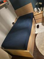 1-persoonsbed met lattenbodem en nachtkastje, Ophalen, Zo goed als nieuw